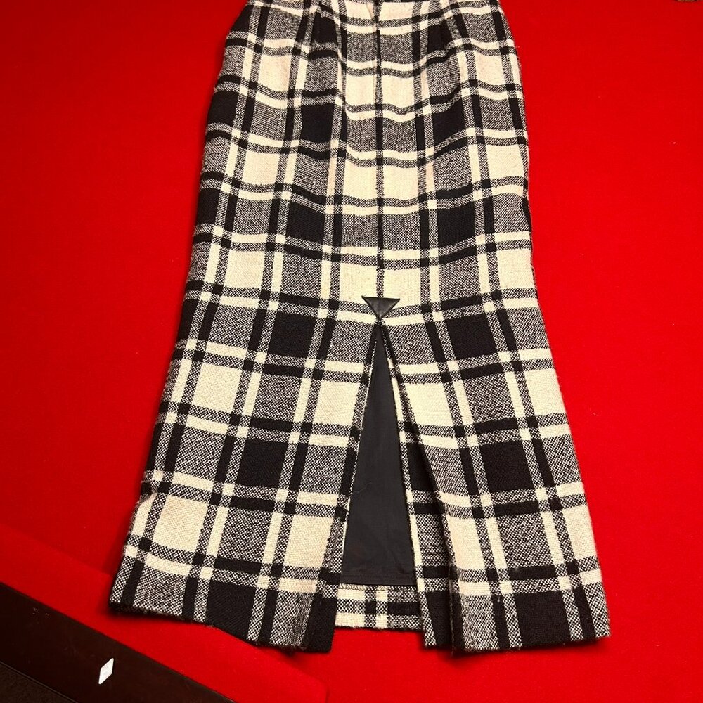 Oversized Canadian Wool Black & White Plaid Fringed Scarf Shawl Wrap - Picture 6 of 6